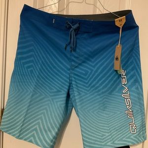 NWT Quicksilver Swim Shorts Everyday Warp Fade 20